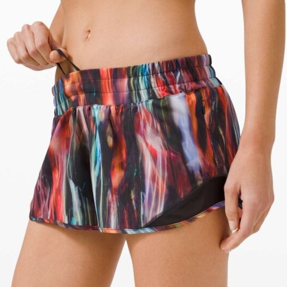 Lululemon Hotty Hot Short II Size 2 with a 4"
Inseam Chroma Fusion Multi Black - Picture 4 of 9